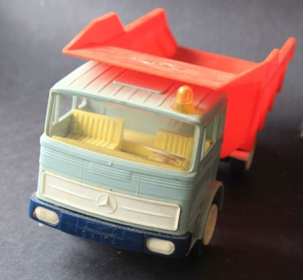 Gama Mercedes-Benz Truck 1967 Plasticmodel in original box (9109)